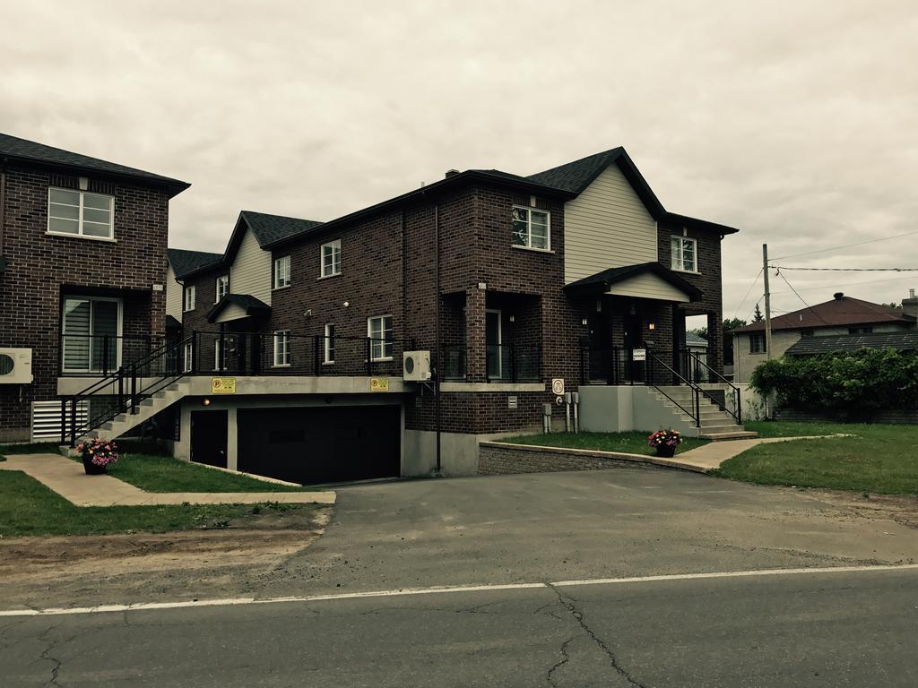 Luxury Two Story Villa Unit D Laval Exterior foto