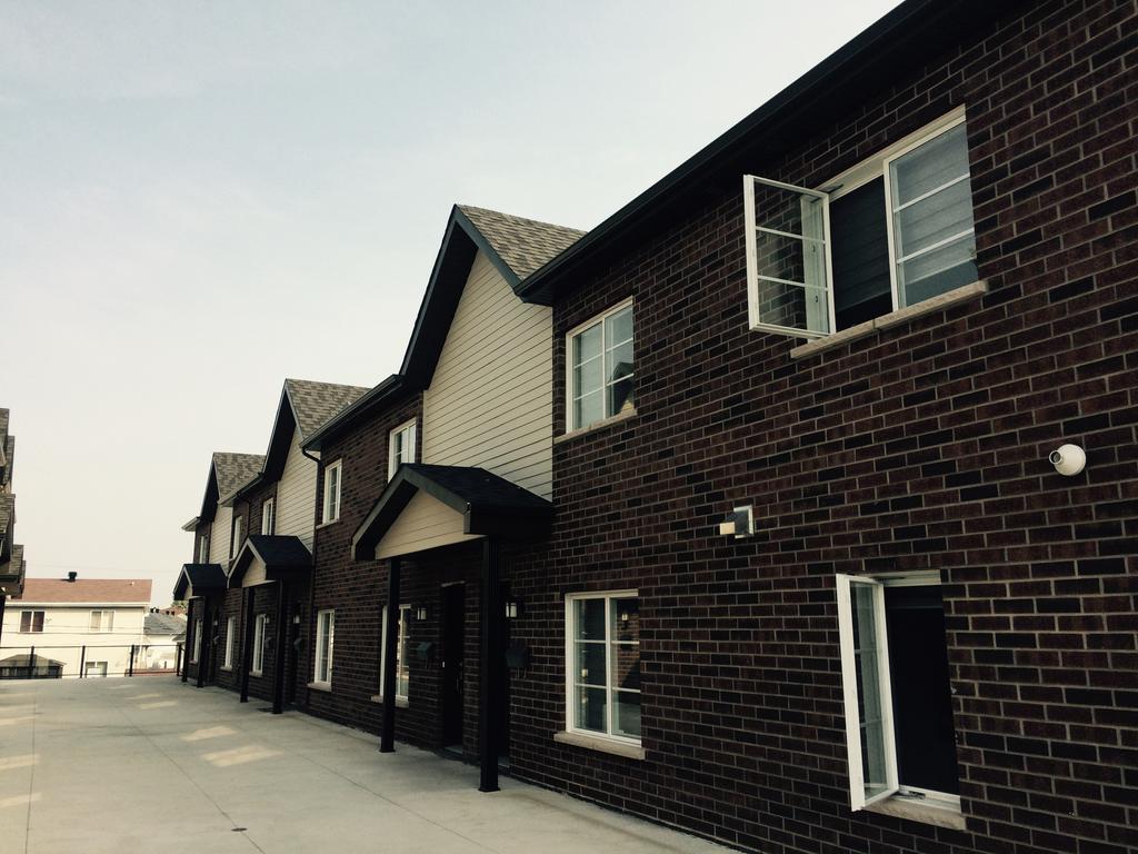 Luxury Two Story Villa Unit D Laval Exterior foto